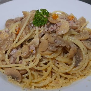 Spaghetti alla Saluzzese (Chorizo y Hongos)