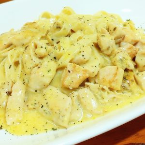 Fettuccini Alfredo Pollo