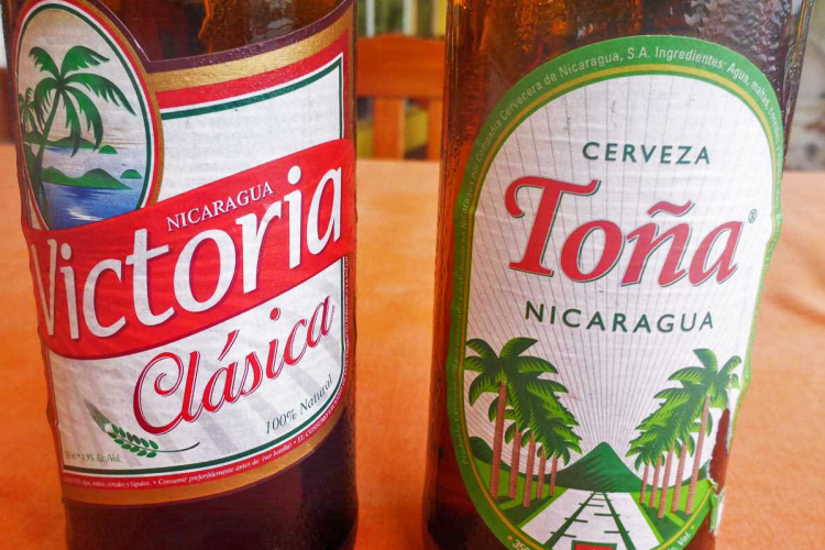 Toña & Victoria