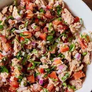 Ensalada de atún con infusión de canela