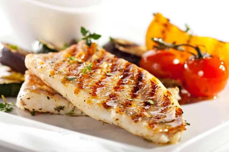 Filete de pescado a la plancha con ajillo