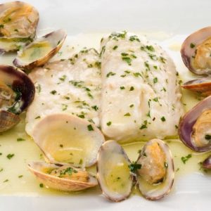 Filete de pescado en salsa con Almejas