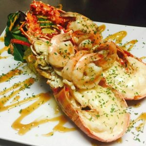Langosta en Salsa con Camarones