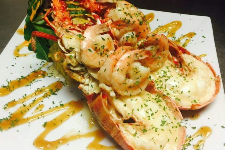 Langosta en Salsa con Camarones