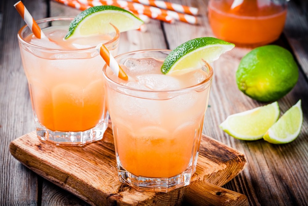 Tequila con Naranja, Piña, Red Bull, Cramberry